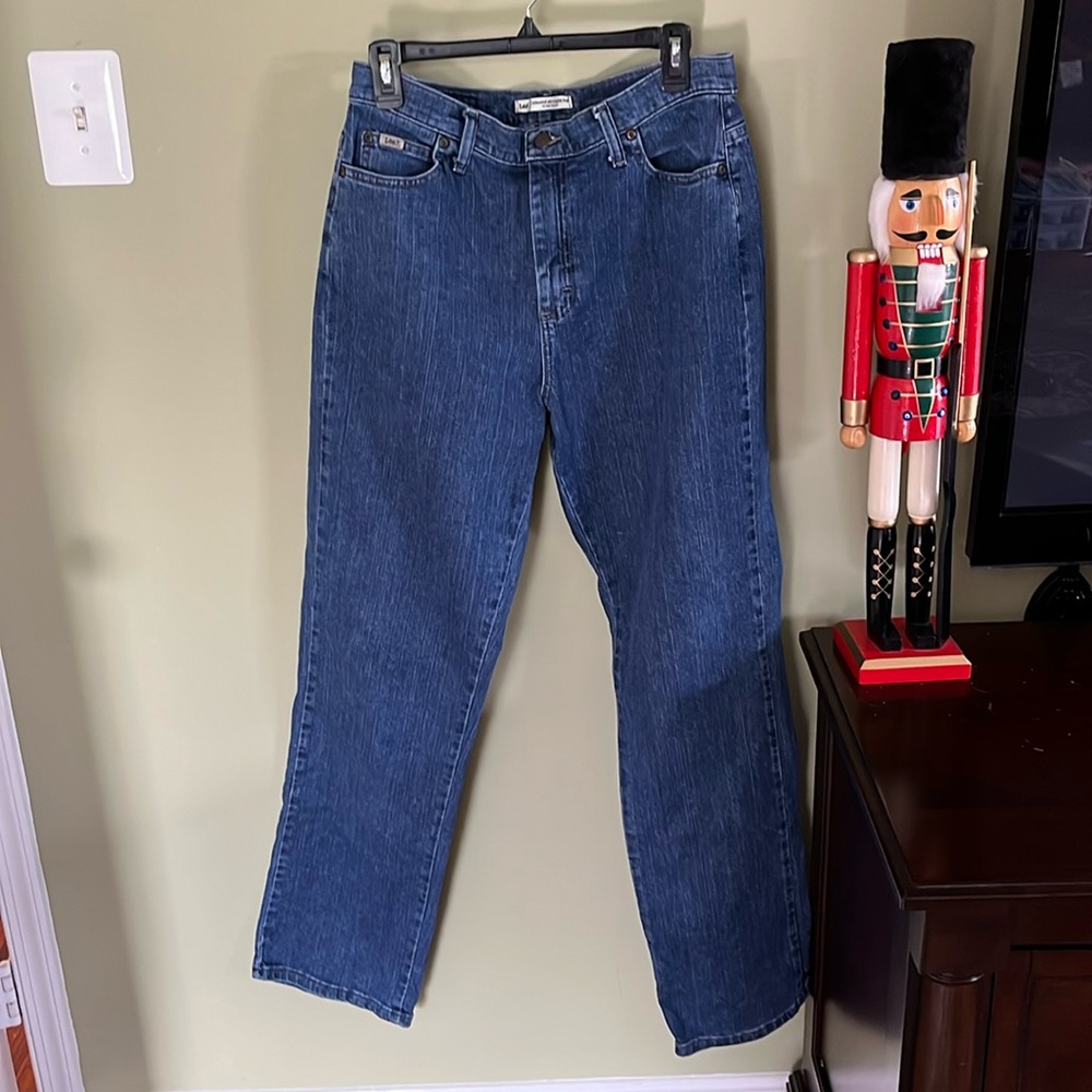 Women’s Lee Dark Wash Relaxed Straight Leg Jeans. Size 10 Long.